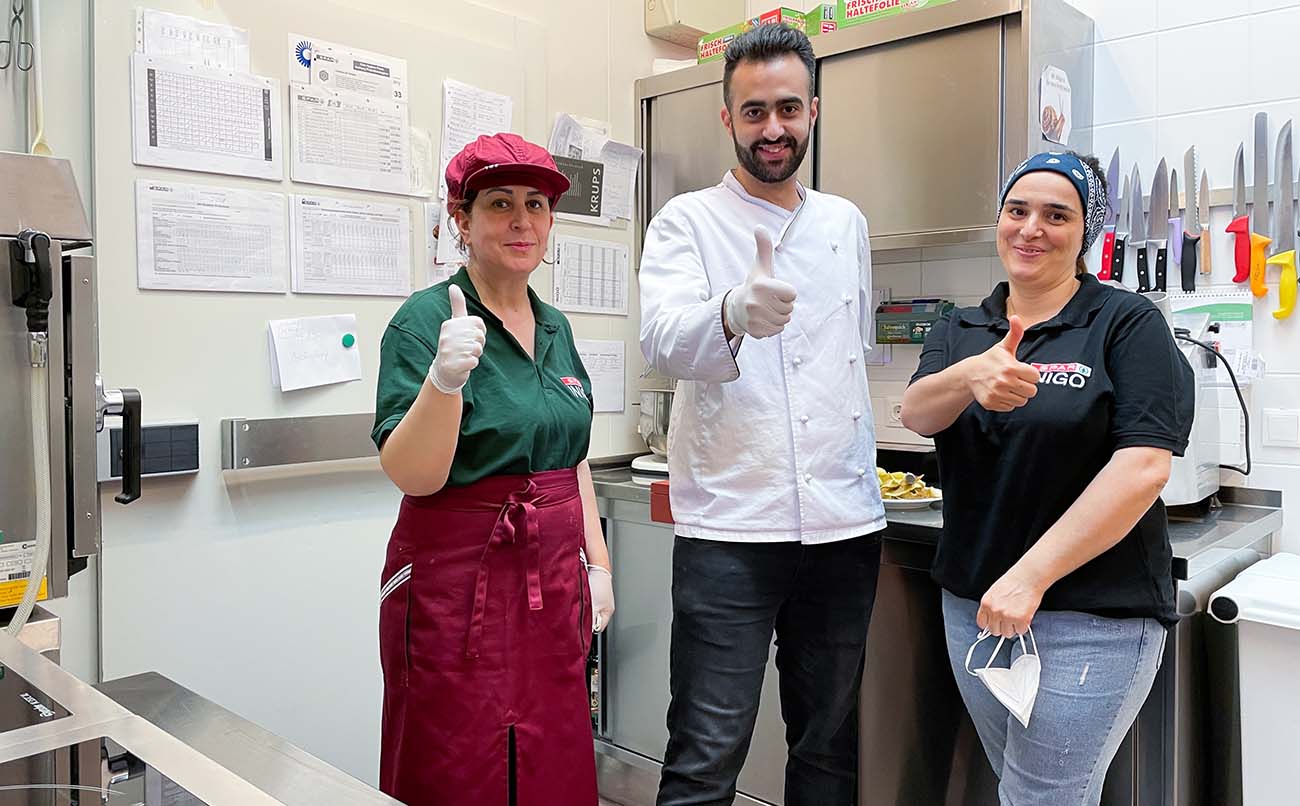 Die MitarbeiterInnen des von der Caritas betriebenen Spar-Supermarktes in Wien